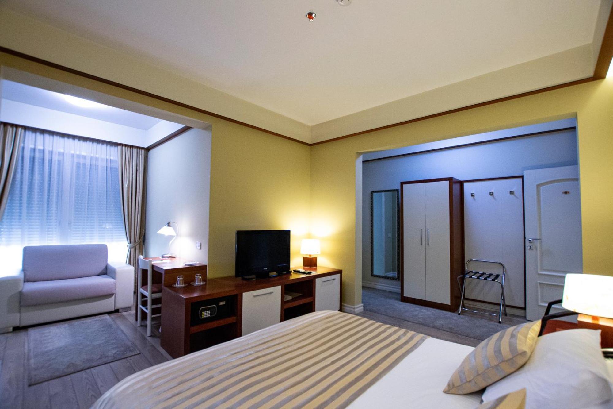 Hotel Sokrat Tirana Exterior photo